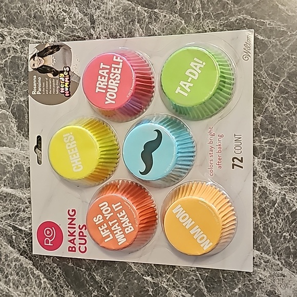 WILTON 72 Baking Cups With Cute Messages By Rosanna Pansino - Picture 1 of 3